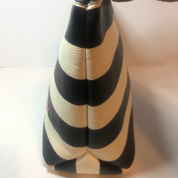 Betsey Johnson Red Lips, Black And White Striped Handbag. Built In Charge Pack. - Picture 8 of 10